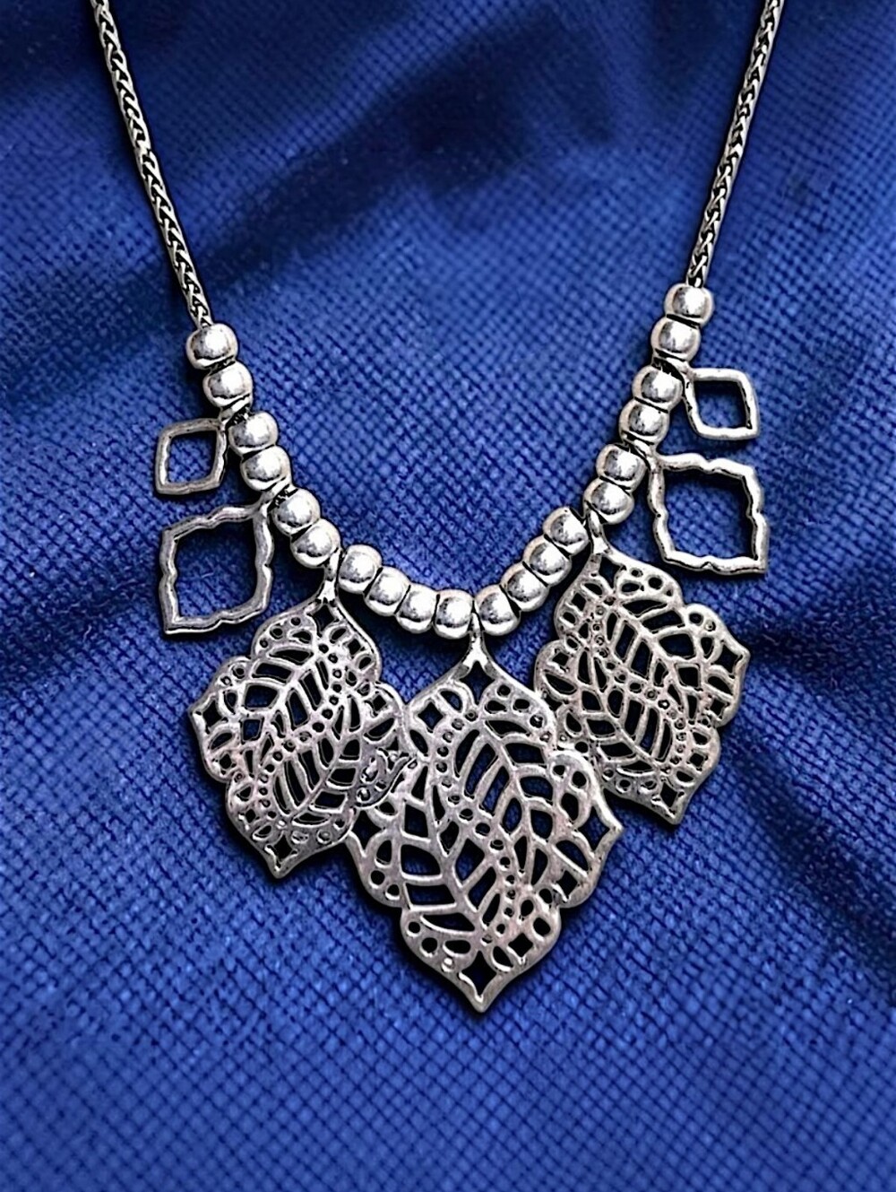 Lucky Brand Filigree Leaf Beaded Necklace Silver Tone Openwork Adjustable 26"